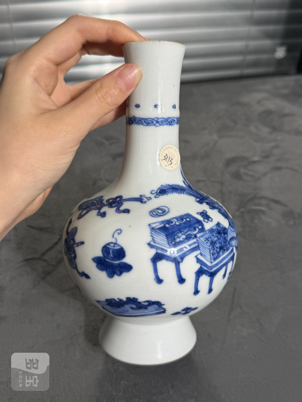 清康熙青花博古纹瓶 - 图2